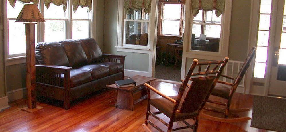 Mountaintop Lodge At Lake NaomiPocono Pines エクステリア 写真