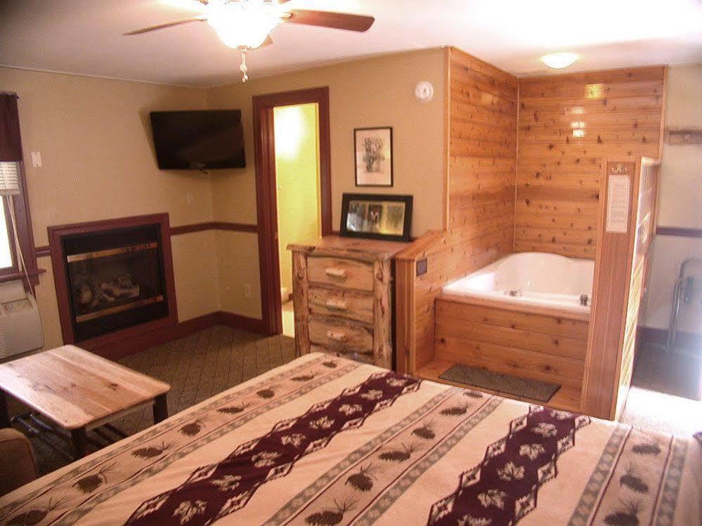 Mountaintop Lodge At Lake NaomiPocono Pines エクステリア 写真