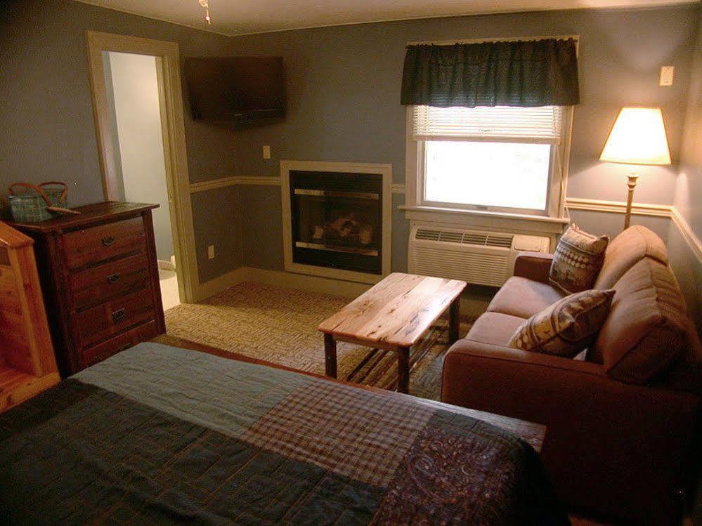 Mountaintop Lodge At Lake NaomiPocono Pines エクステリア 写真