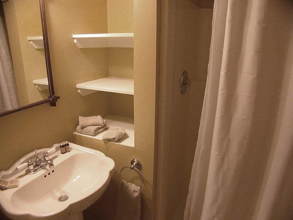 Mountaintop Lodge At Lake NaomiPocono Pines エクステリア 写真