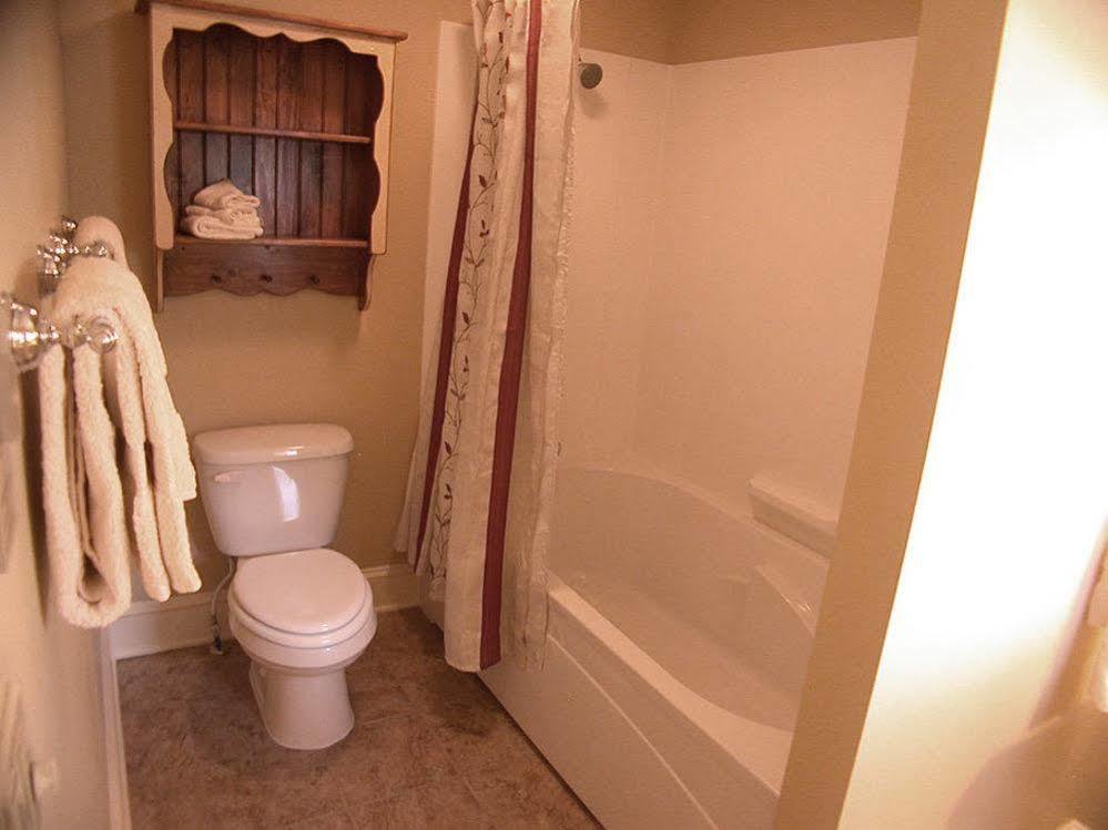 Mountaintop Lodge At Lake NaomiPocono Pines エクステリア 写真