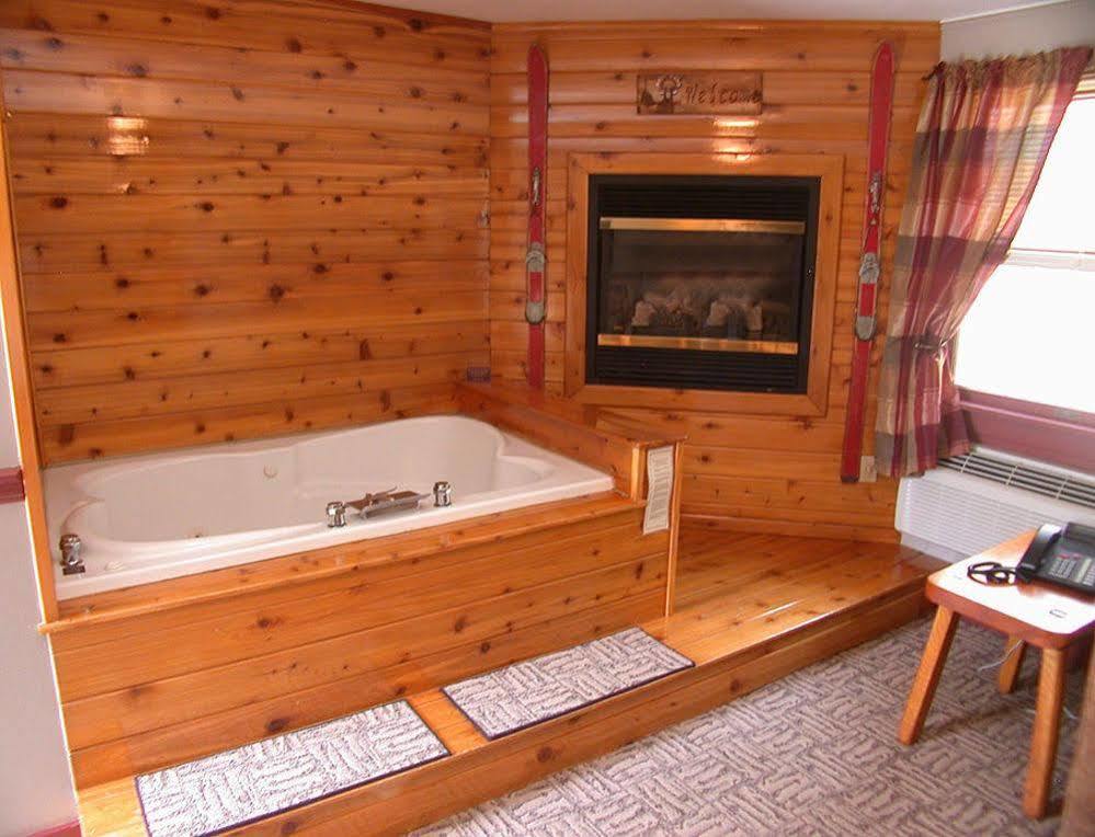 Mountaintop Lodge At Lake NaomiPocono Pines エクステリア 写真